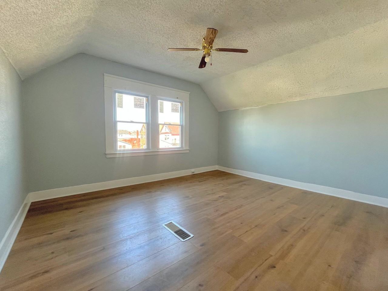307 Berkshire Ave - Photo 7 of 16