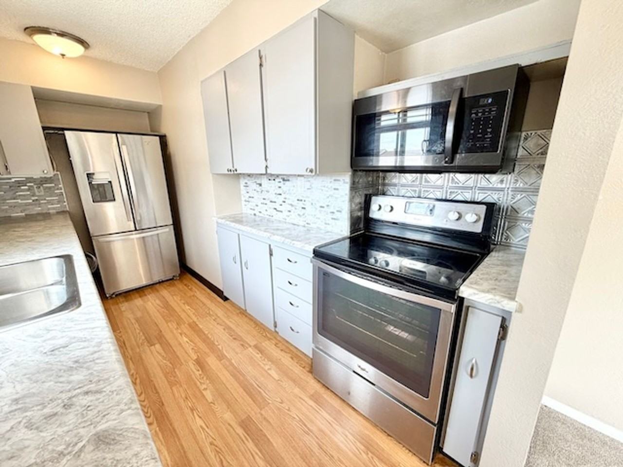 954 S Miller St - Photo 5 of 37