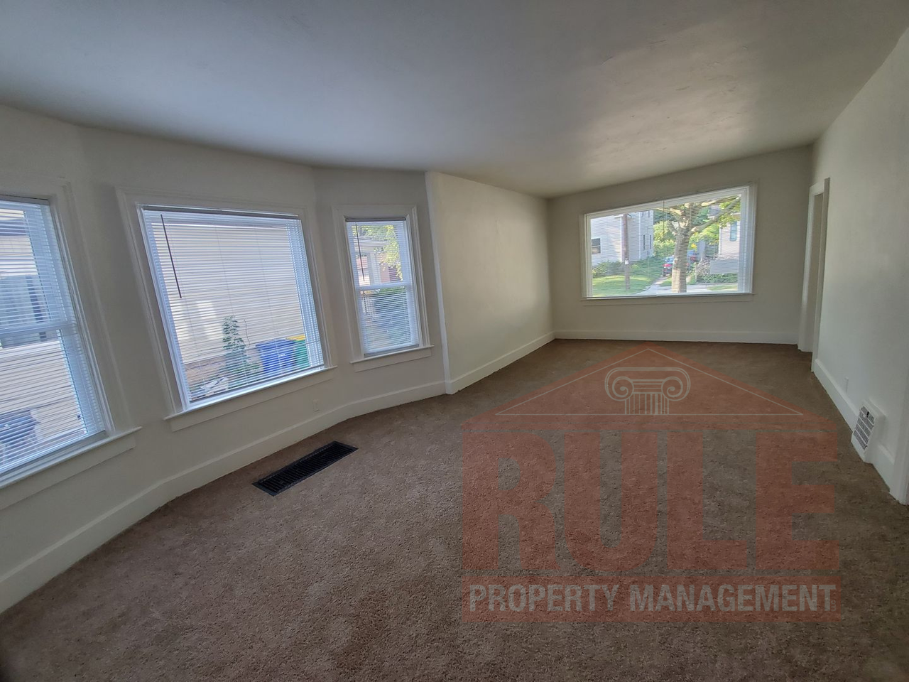 715 Chicago St - Photo 3 of 10