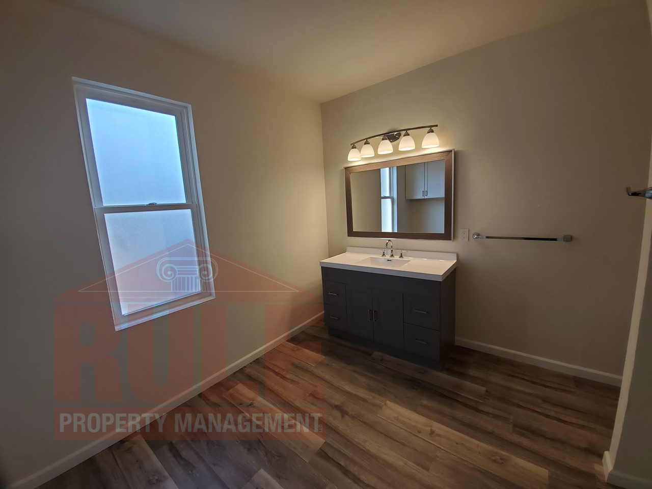 715 Chicago St - Photo 6 of 10