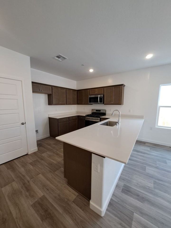 7046 W Willis Ave - Photo 4 of 22