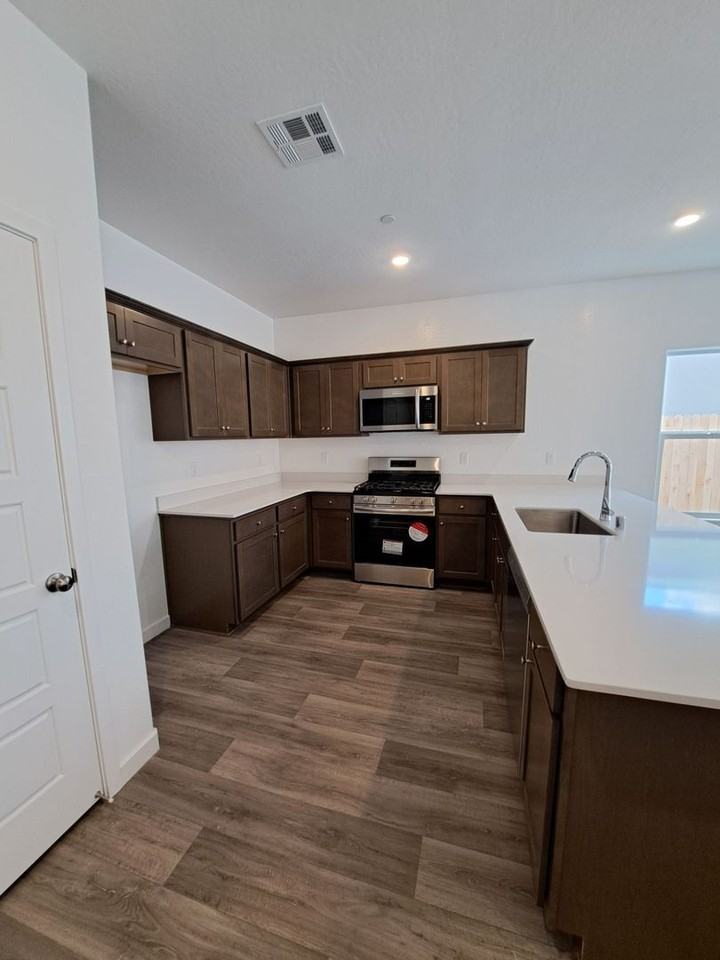 7046 W Willis Ave - Photo 5 of 22