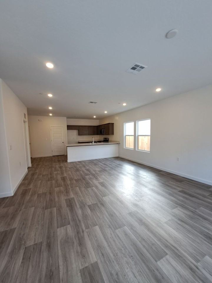7046 W Willis Ave - Photo 6 of 22