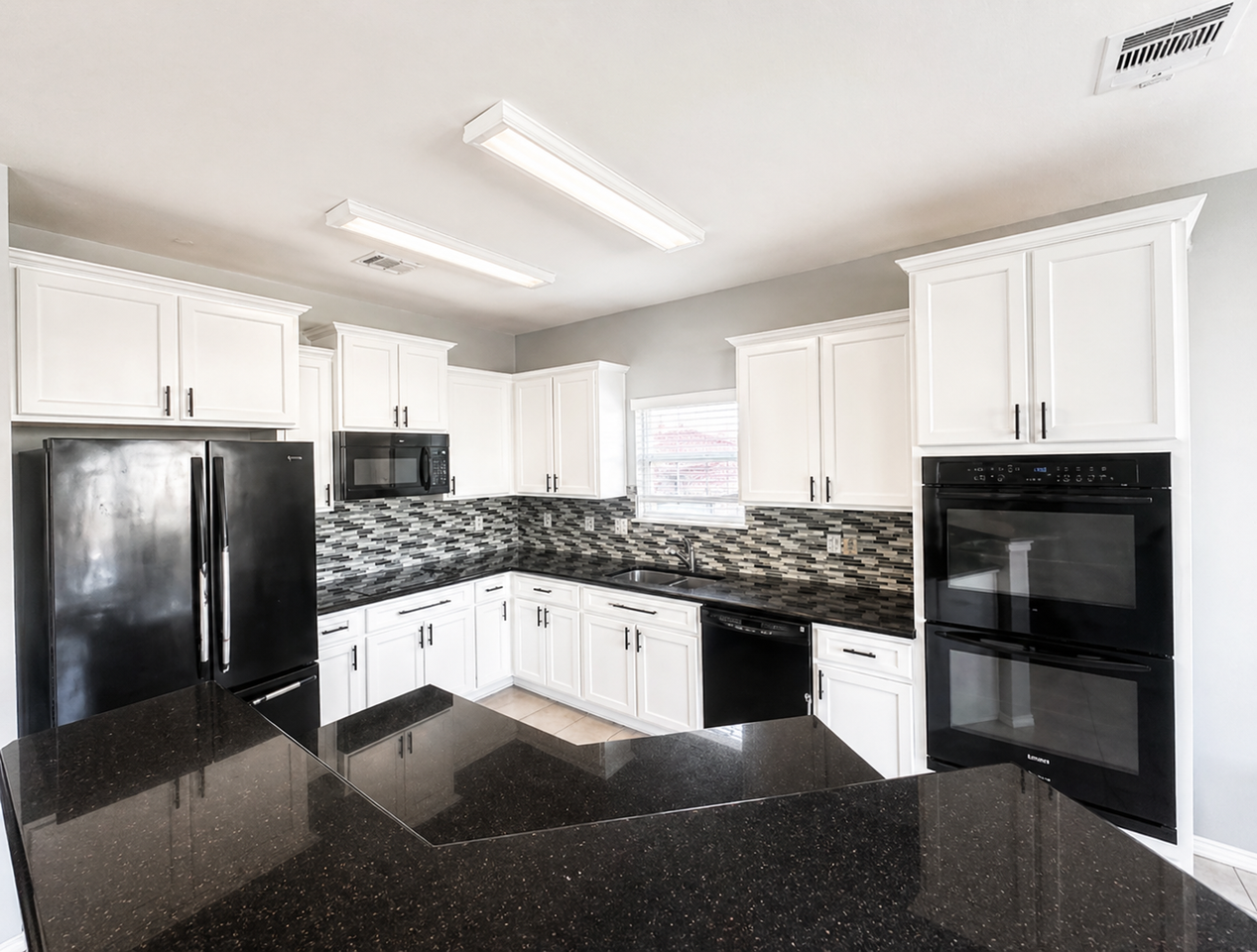 4809 Willamette Ln - Photo 4 of 19