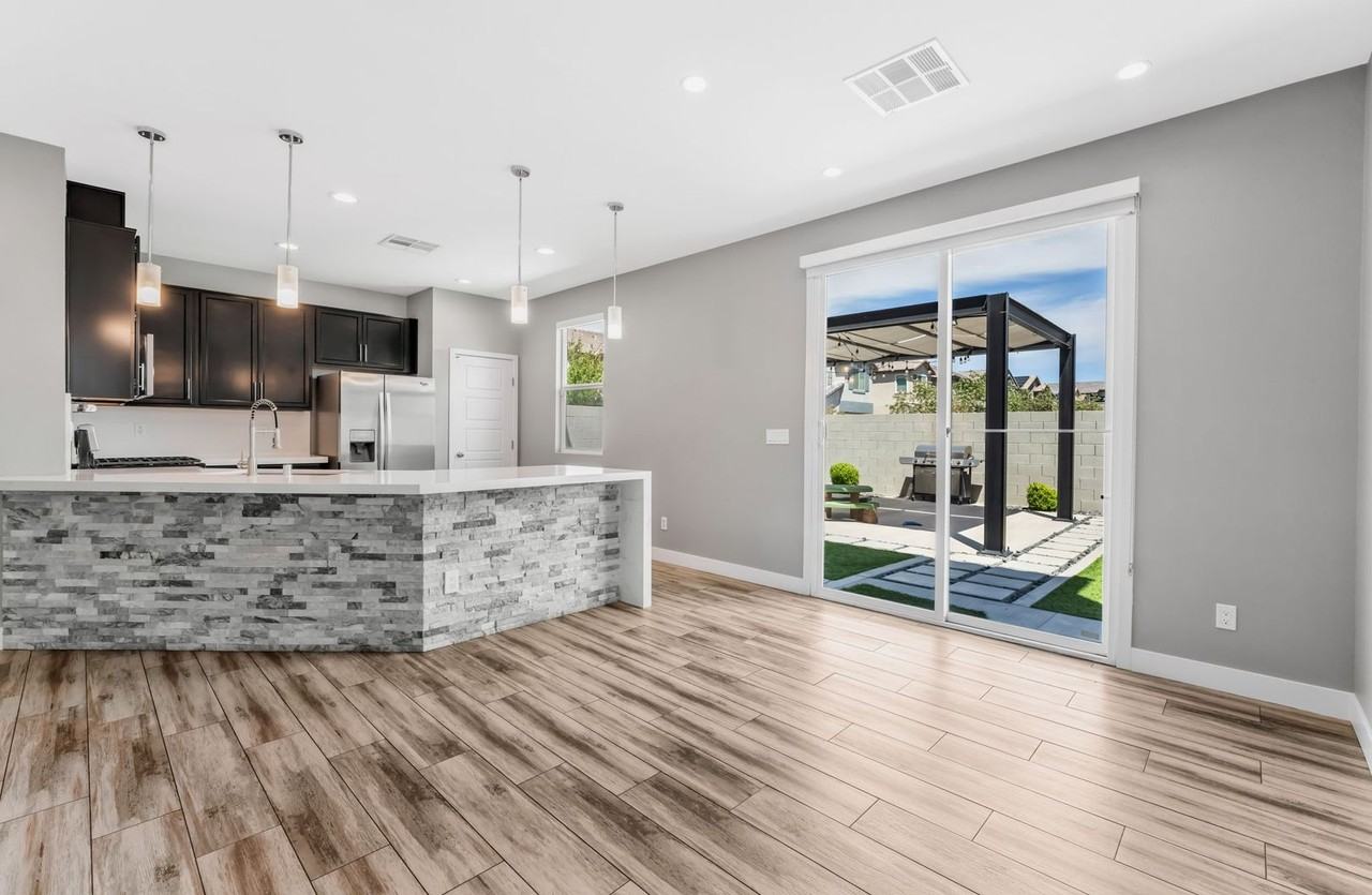 8668 Halcon Ave - Photo 4 of 23