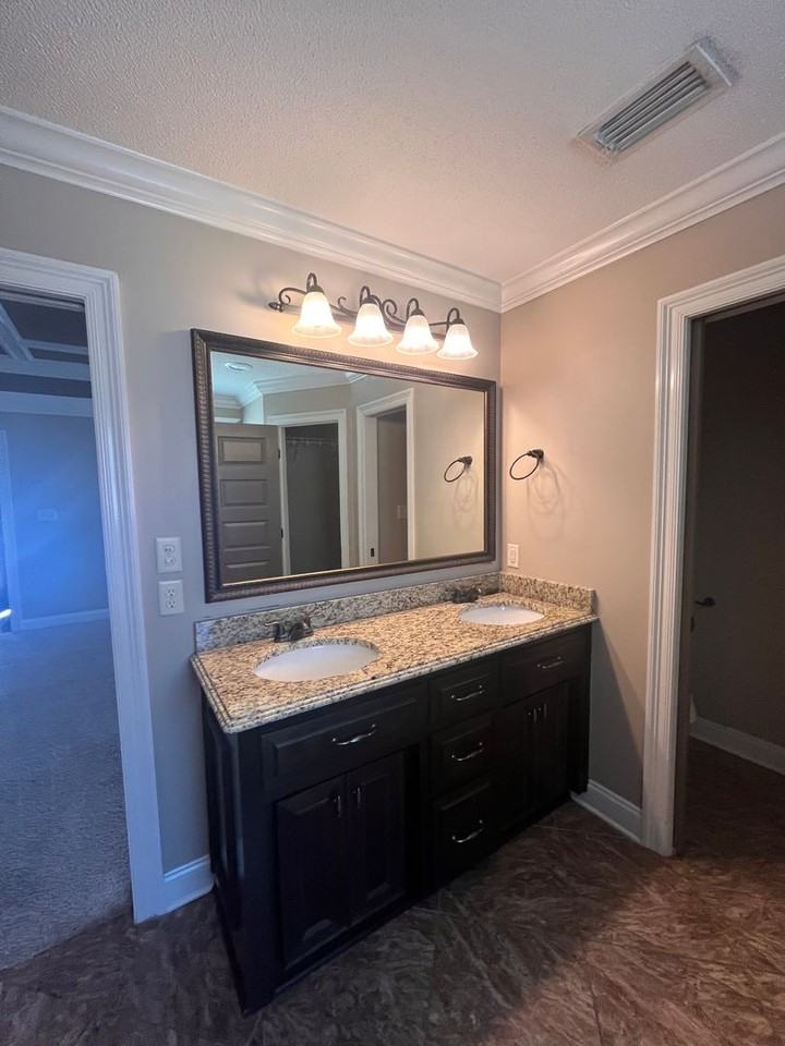 4477 Kenilworth Cir - Photo 3 of 13