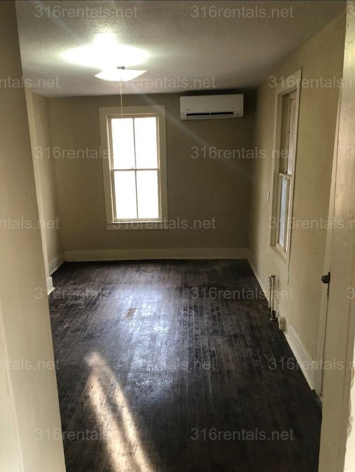 112 Allison St - Photo 3 of 13