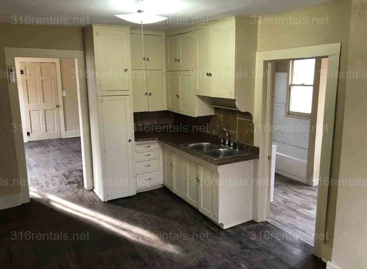 112 Allison St - Photo 4 of 13