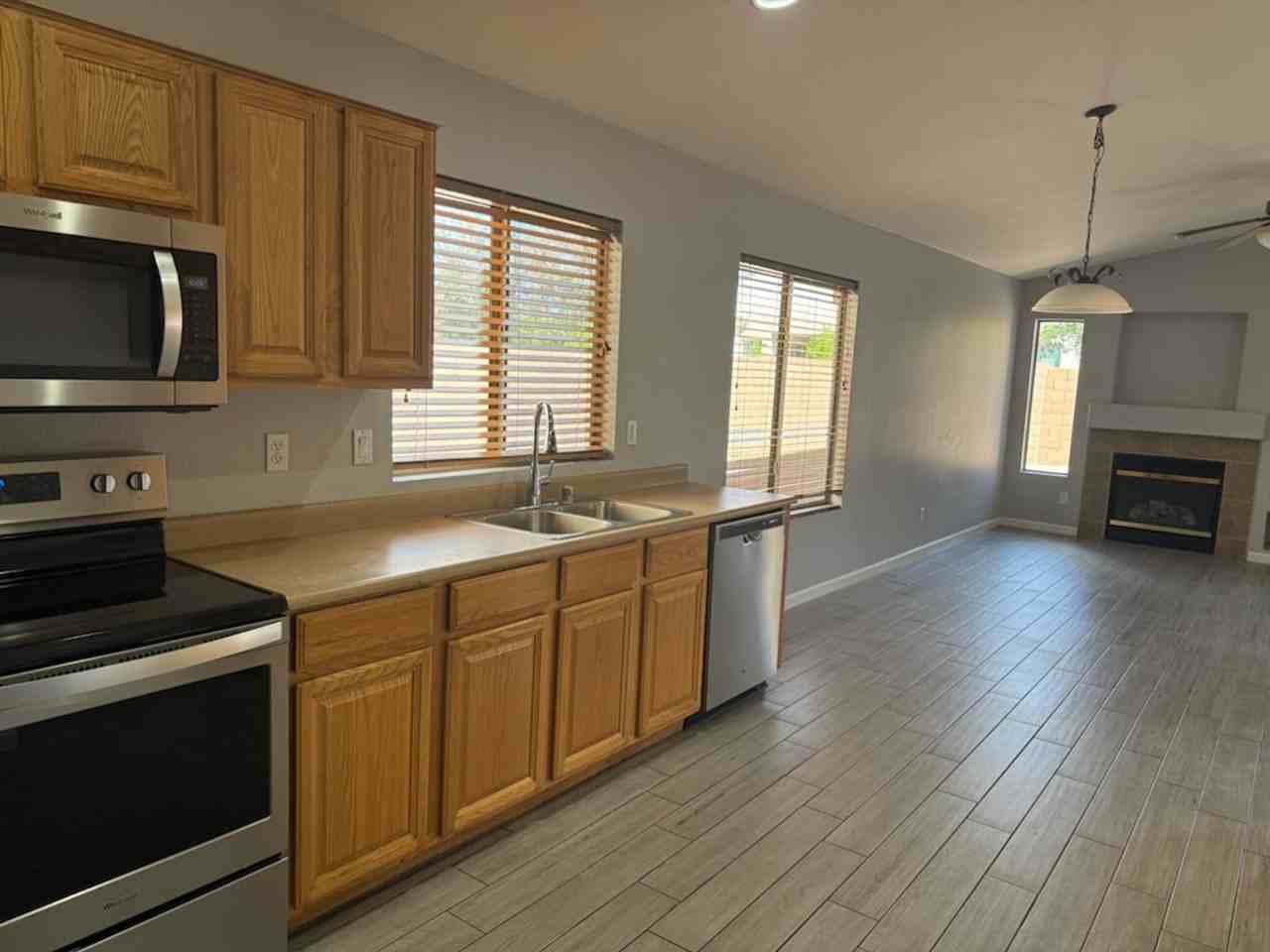 1592 E Wildhorse Pl - Photo 2 of 18