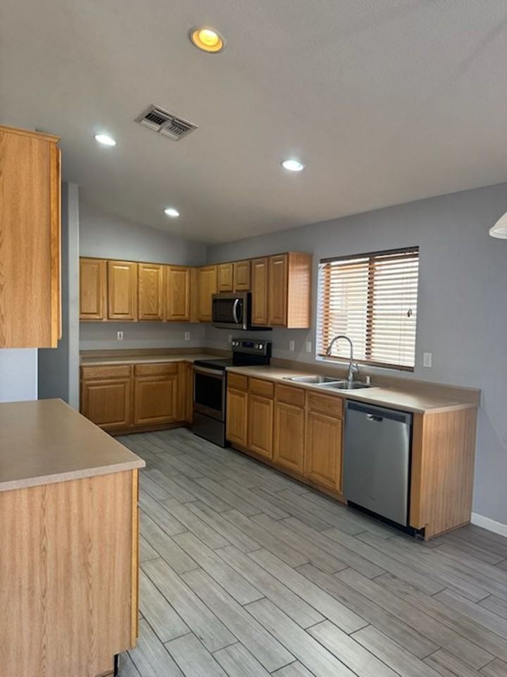 1592 E Wildhorse Pl - Photo 3 of 18