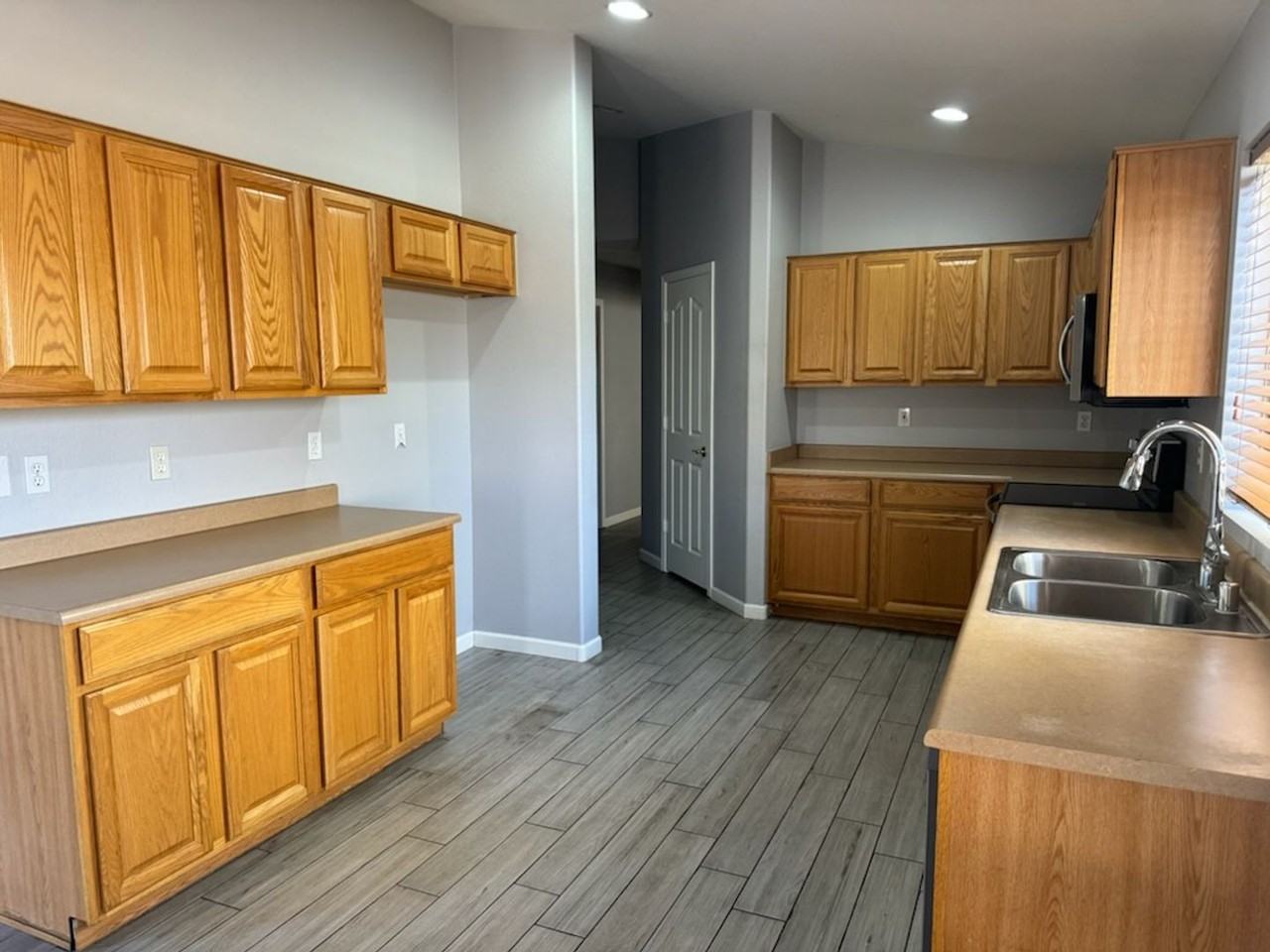 1592 E Wildhorse Pl - Photo 4 of 18