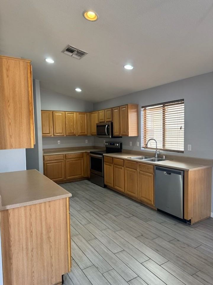 1592 E Wildhorse Pl - Photo 5 of 18