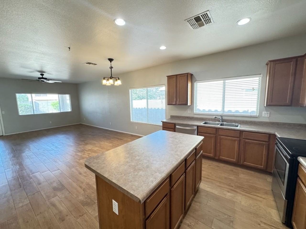 4424 E Peach Tree Dr - Photo 5 of 42