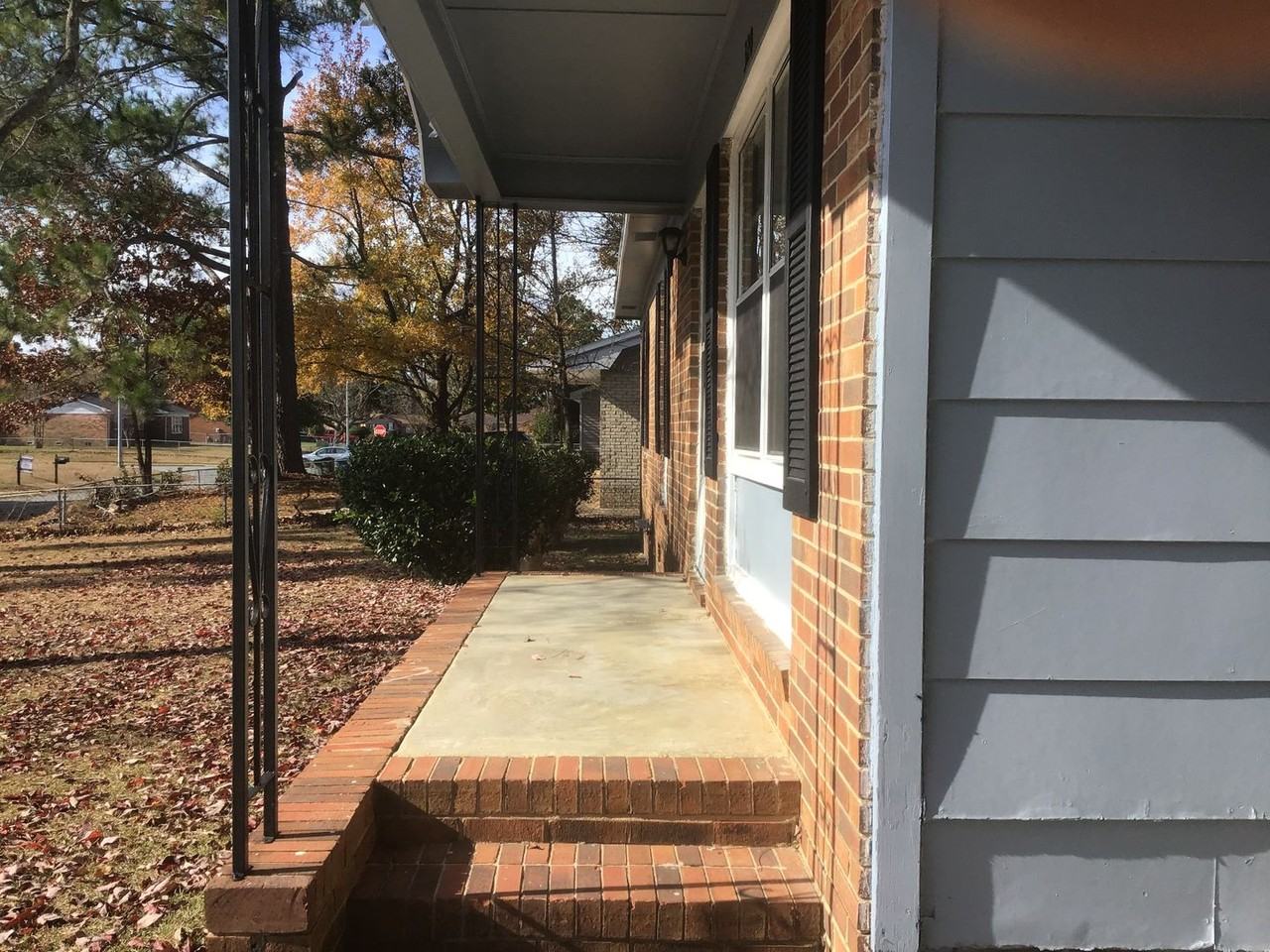 320 Bandera Dr - Photo 3 of 20