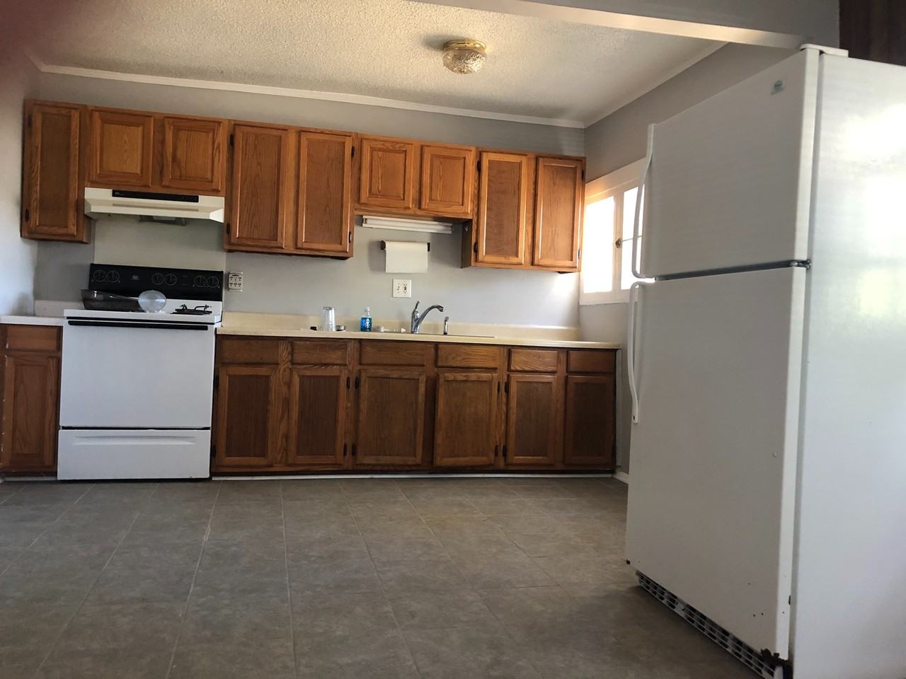 408 W Charlotte Ave - Photo 2 of 8