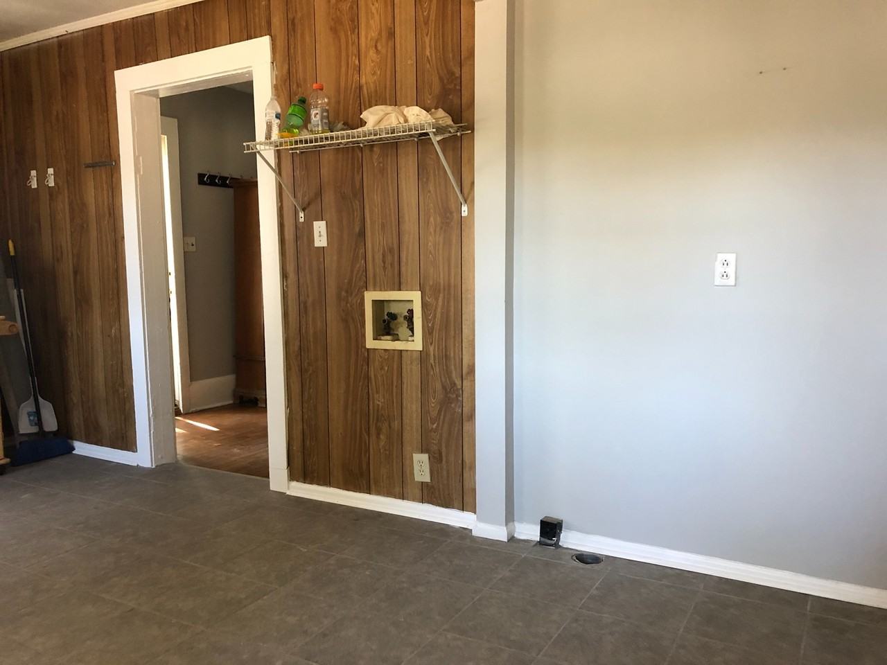 408 W Charlotte Ave - Photo 3 of 8