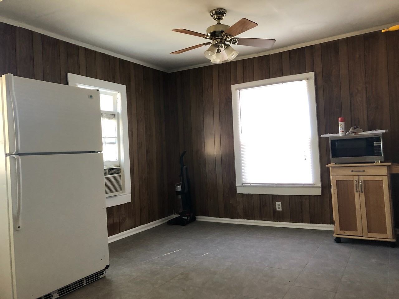 408 W Charlotte Ave - Photo 4 of 8