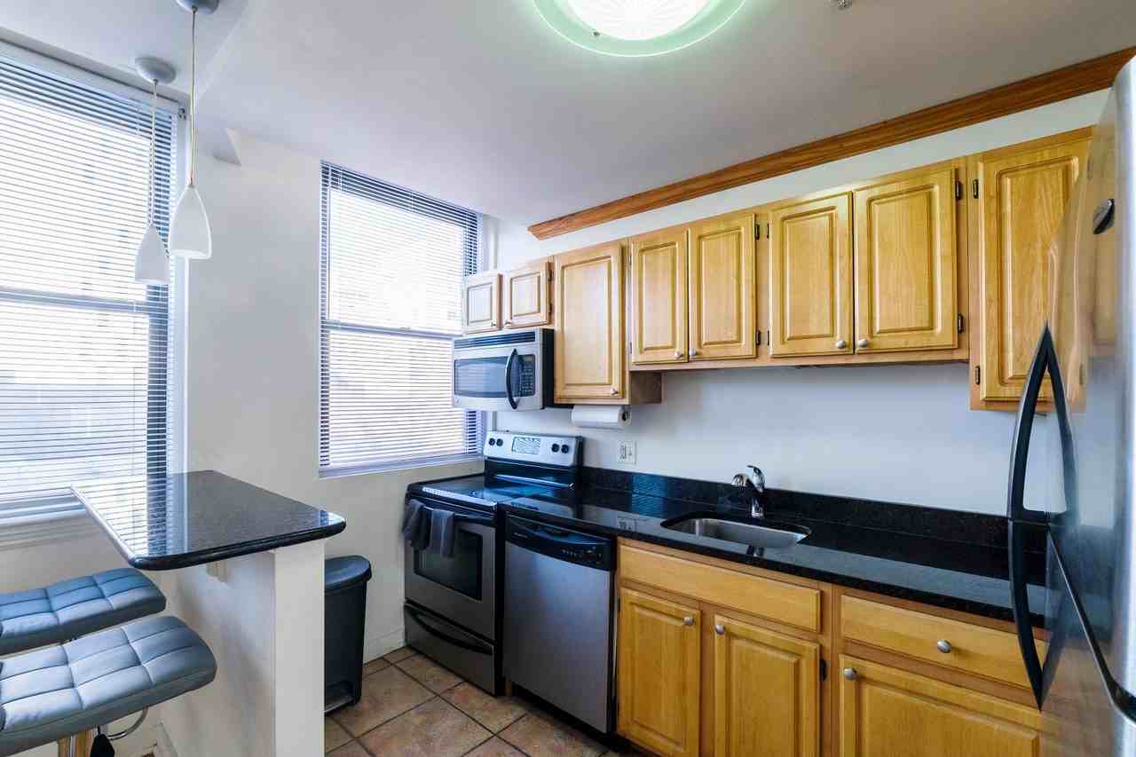1939 Chestnut St #3B - Photo 6 of 17
