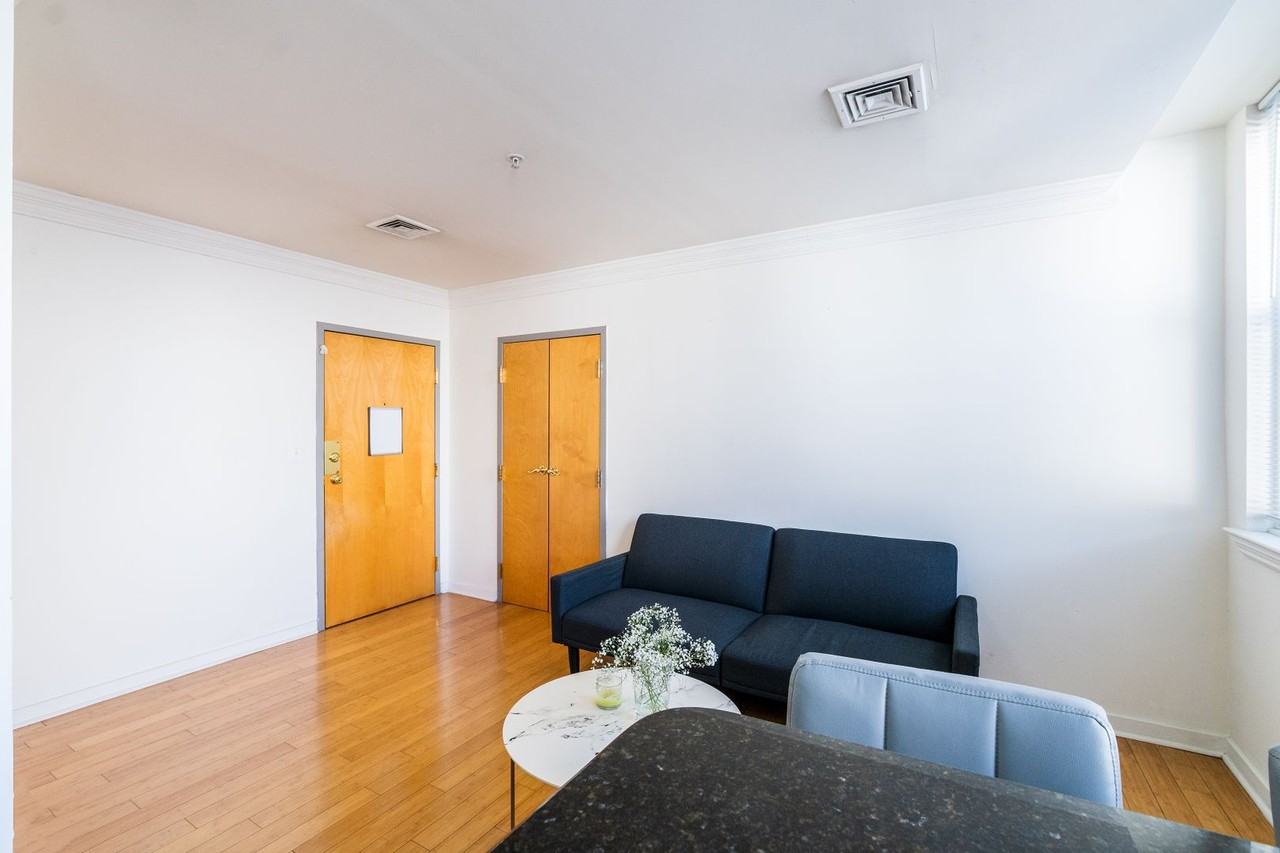 1939 Chestnut St #3B - Photo 7 of 17