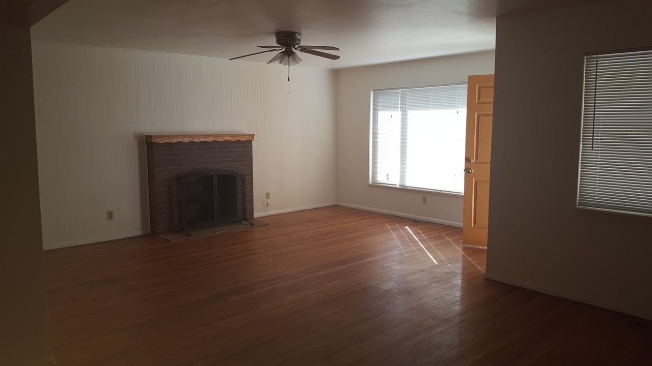 482 East Ave - Photo 3 of 13