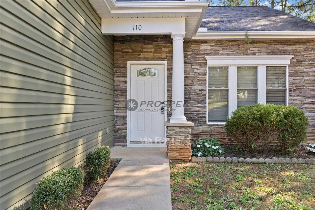 110 Raeburn Way - Photo 3 of 33