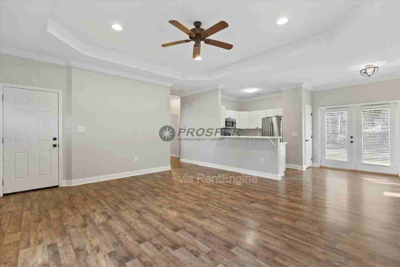 110 Raeburn Way - Photo 5 of 33