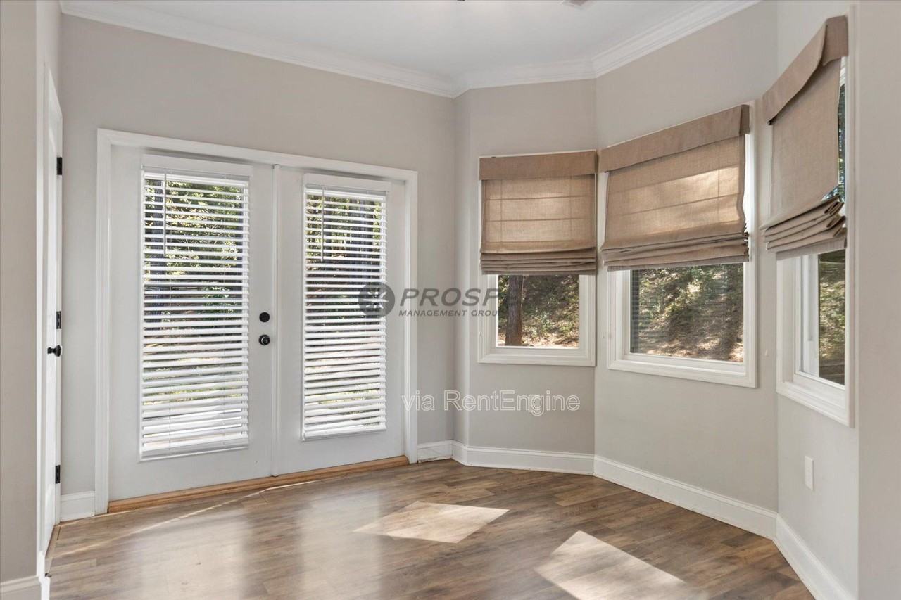 110 Raeburn Way - Photo 7 of 33