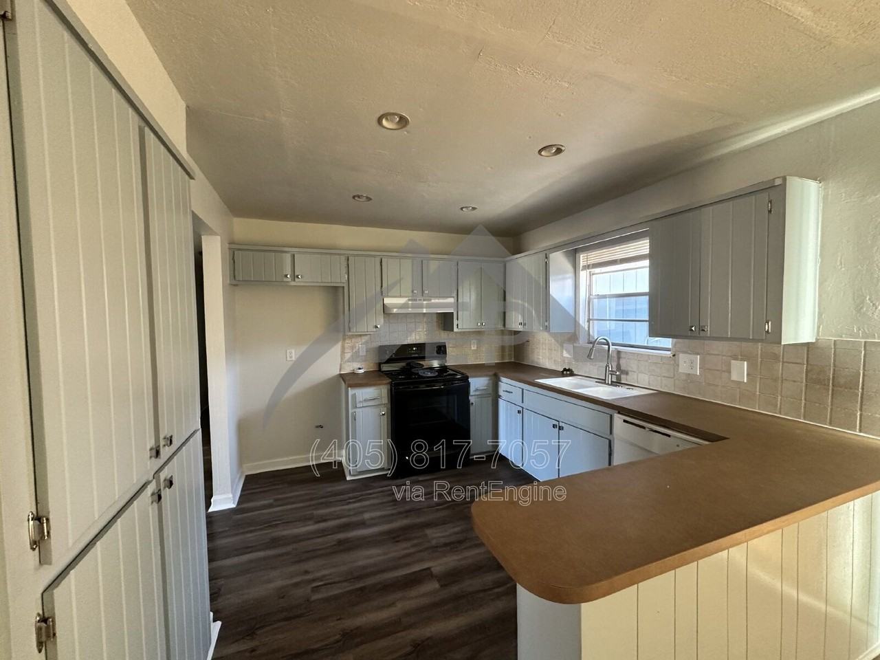405 Norton Cir - Photo 3 of 26