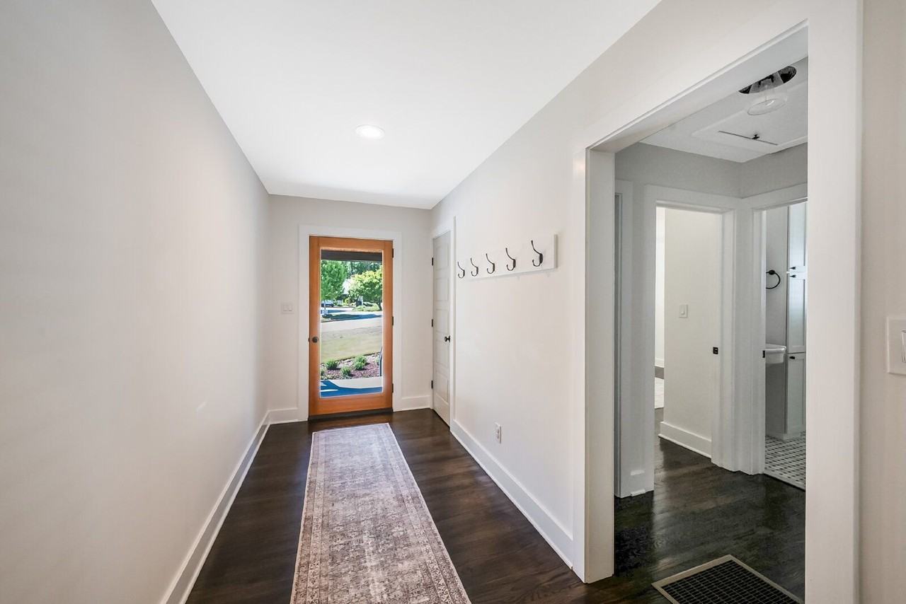 532 N College St - Photo 4 of 23