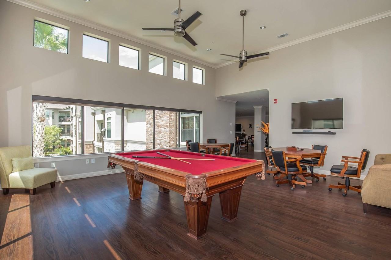 Sunningdale Beautiful 55+ Living in the Woodlands - Photo 4 of 50