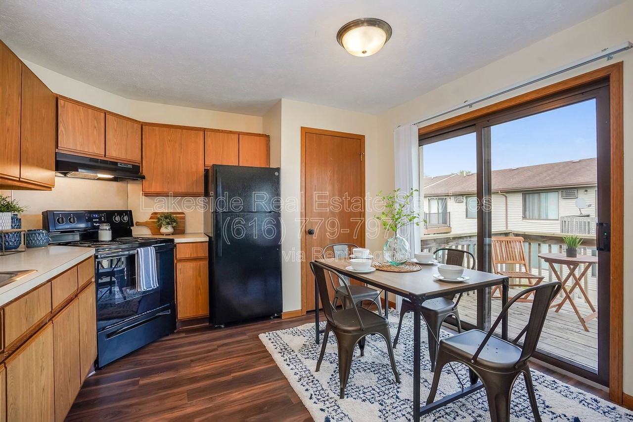 2848 Locke Ave Sw #1 - Photo 3 of 21