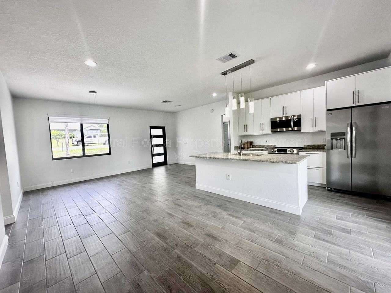 774 W 9th St - Photo 3 of 24