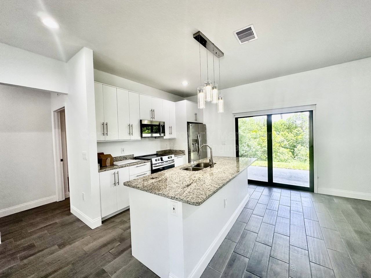 774 W 9th St - Photo 4 of 24