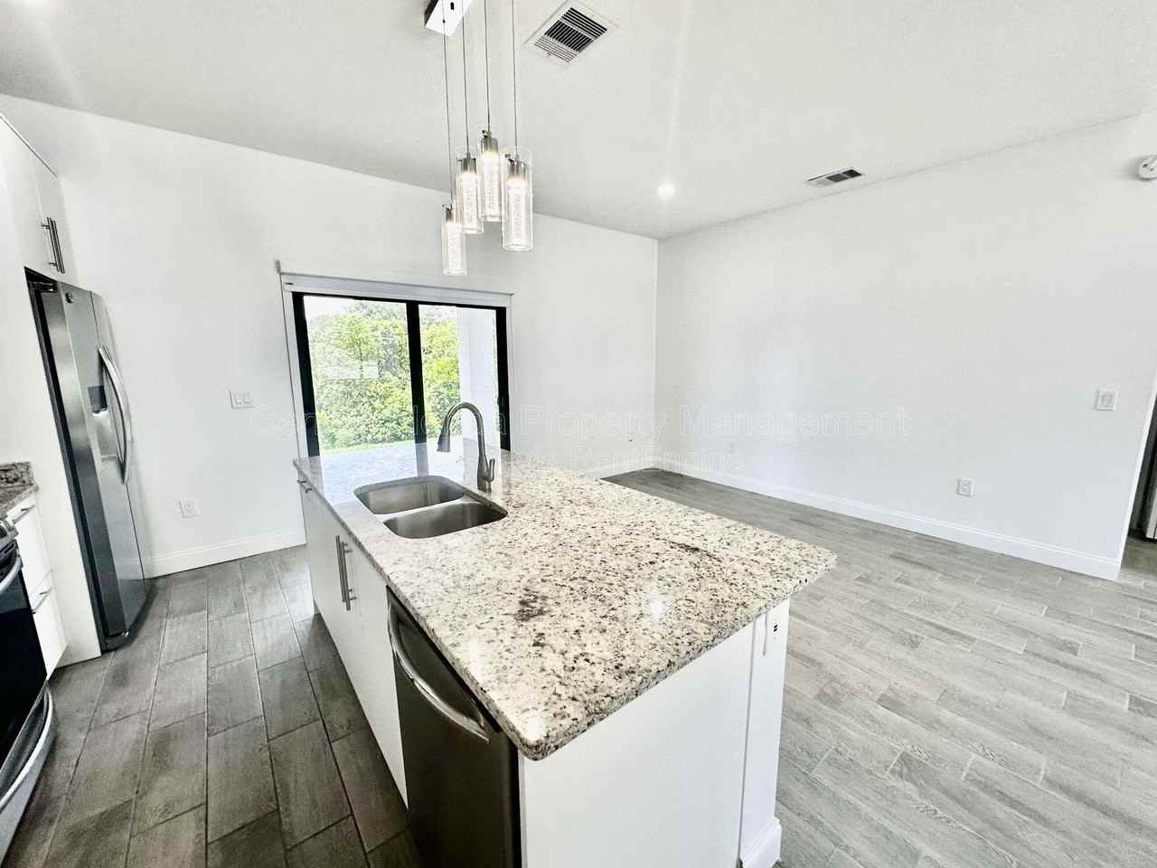 774 W 9th St - Photo 5 of 24