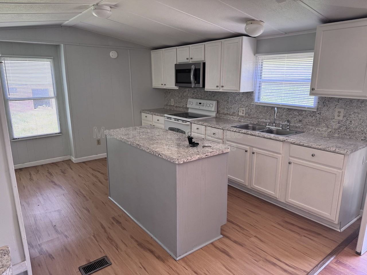 1473 Brooksouth Dr - Photo 2 of 10