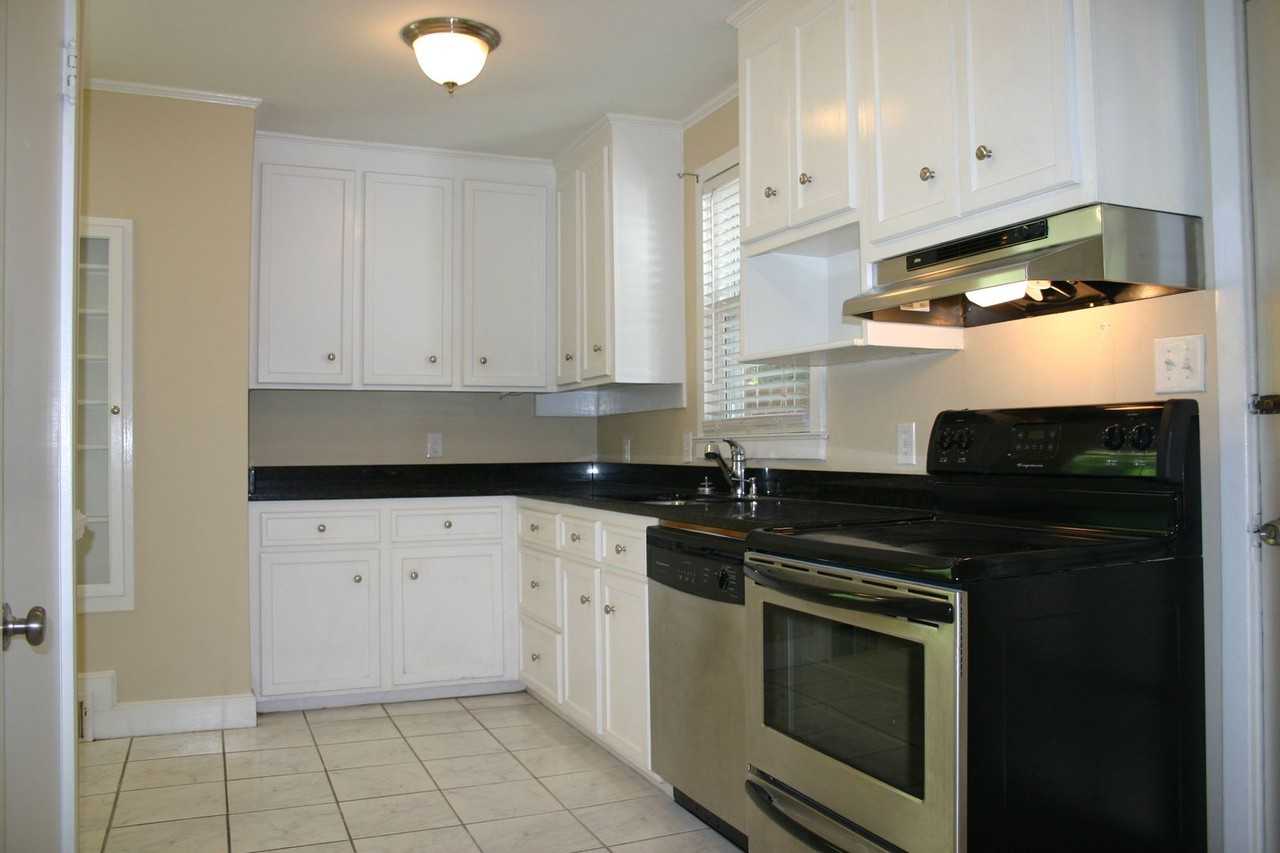 114 Edward Ct - Photo 4 of 11