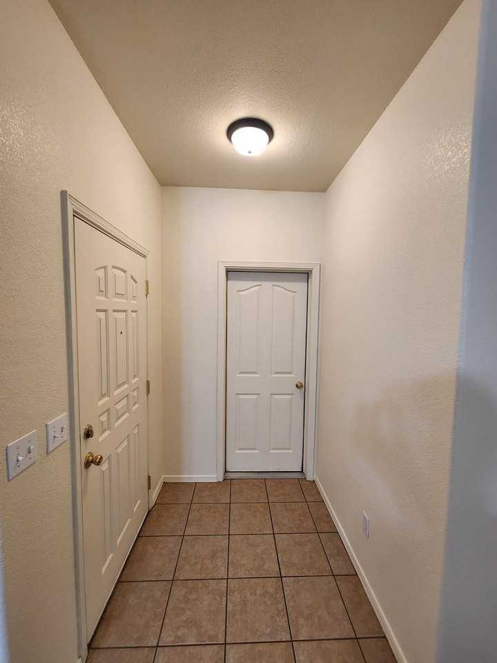 4033 Winters St - Photo 5 of 35