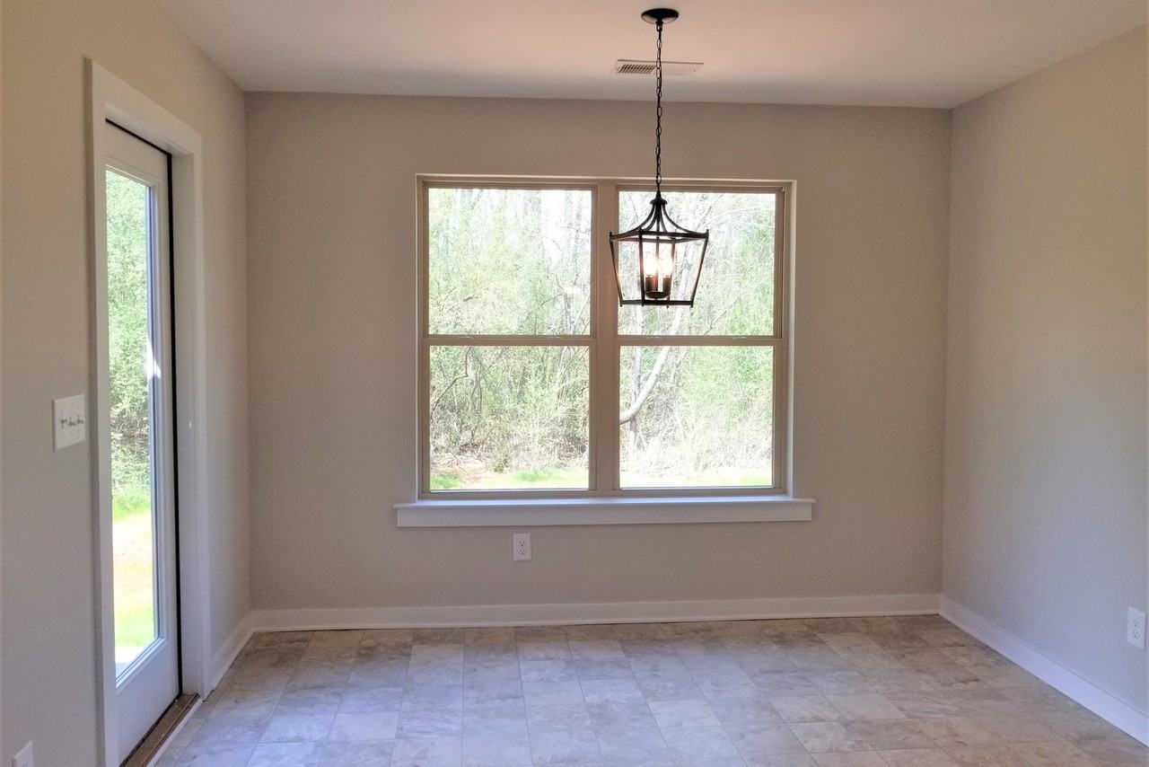 220 Elm Way - Photo 5 of 17