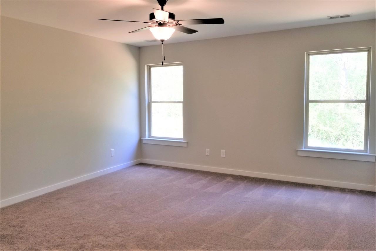 220 Elm Way - Photo 6 of 17