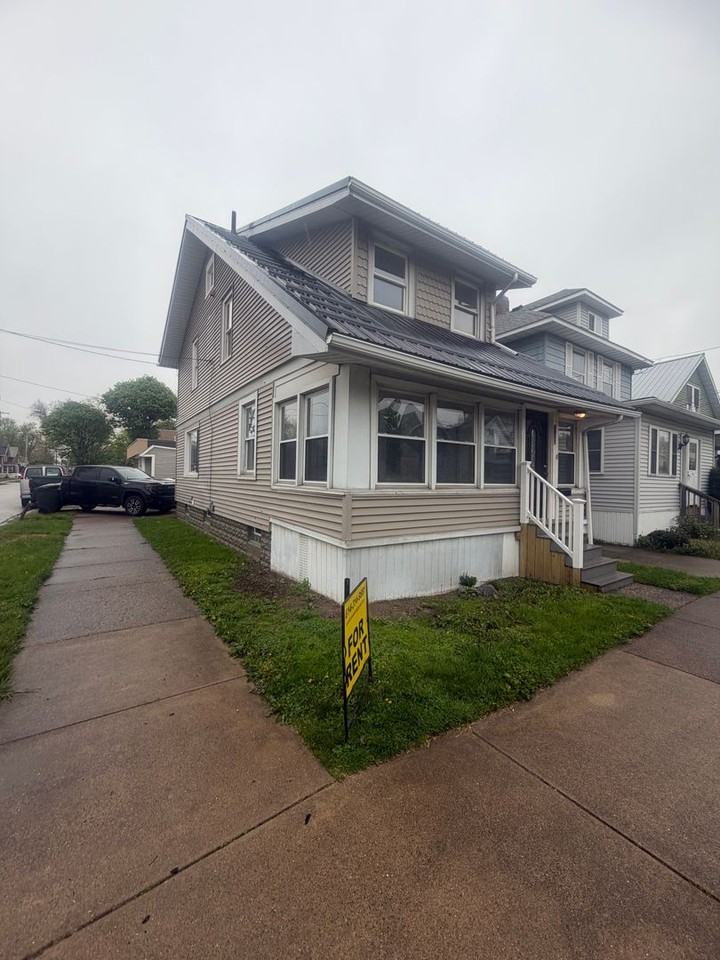 2901 Liberty St - Photo 2 of 13