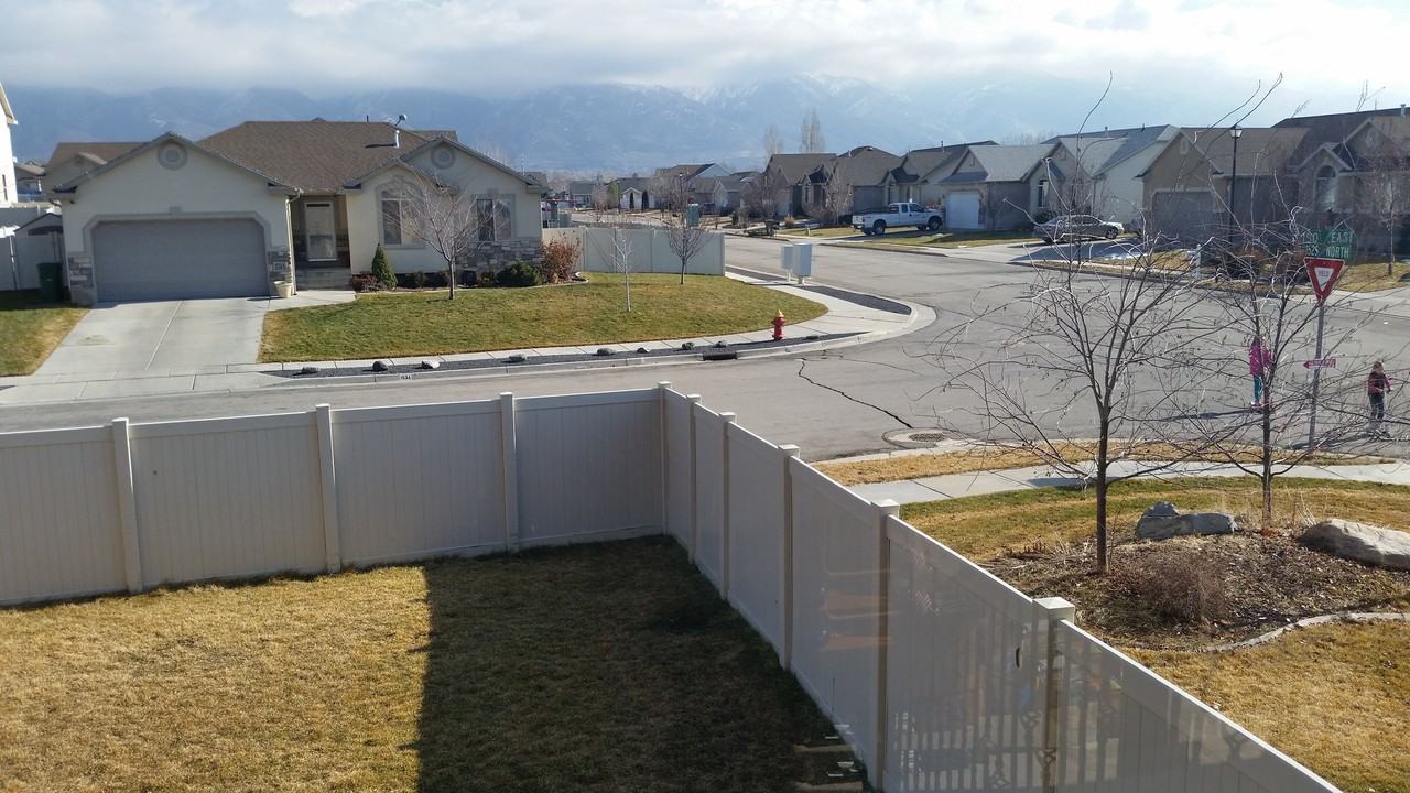 137 E 1525 N - Photo 3 of 28