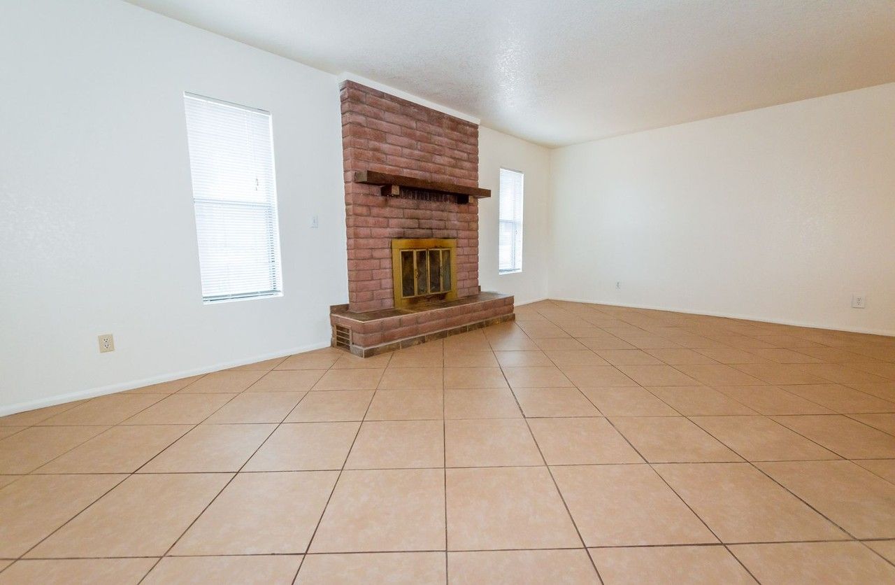 165 Park Pl - Photo 4 of 36