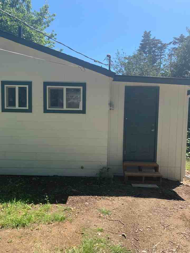 11403 9th Ave Ne - Photo 2 of 9