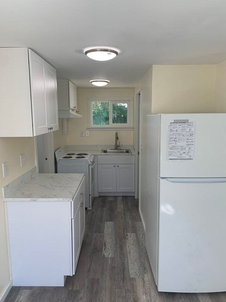 11403 9th Ave Ne - Photo 3 of 9