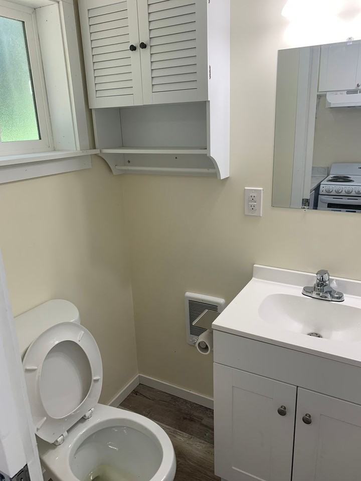 11403 9th Ave Ne - Photo 5 of 9