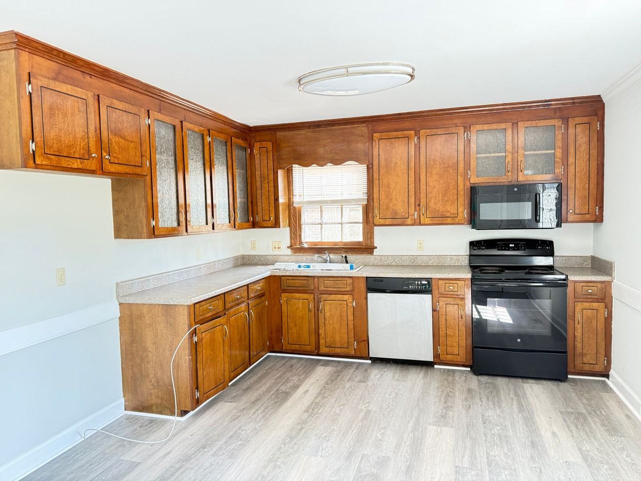 1136 Beechwood Dr - Photo 2 of 13
