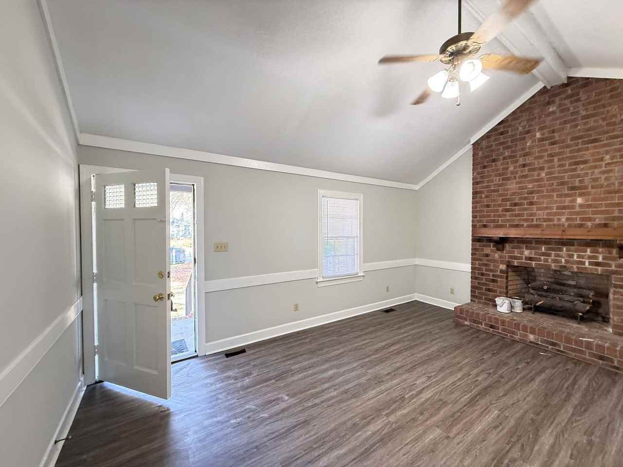 1136 Beechwood Dr - Photo 4 of 13