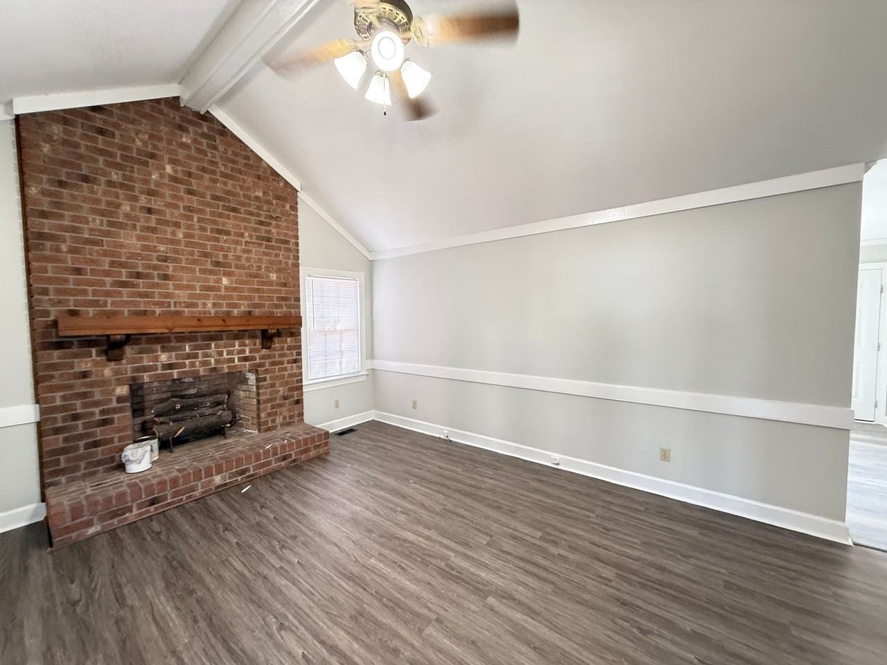 1136 Beechwood Dr - Photo 5 of 13