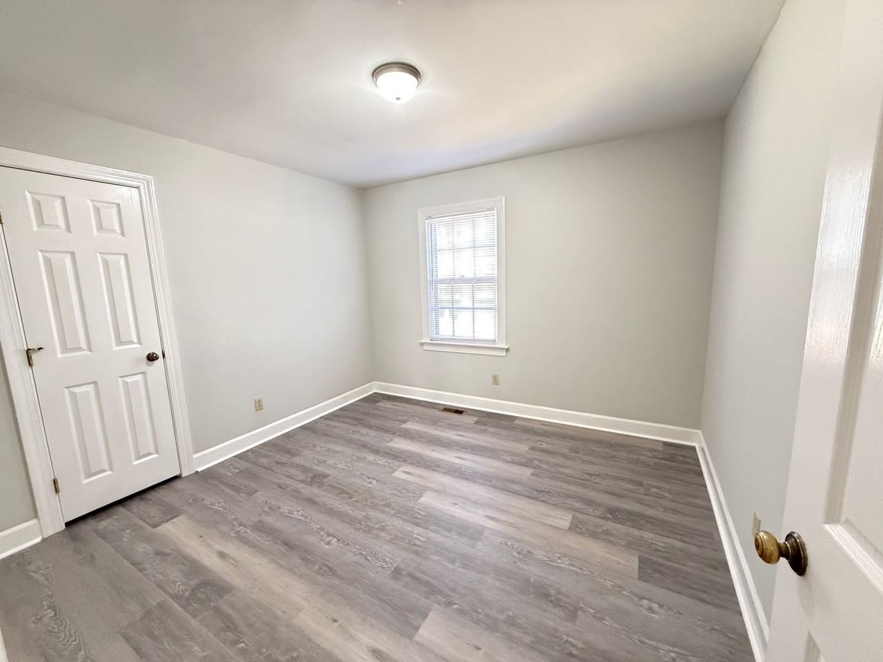 1136 Beechwood Dr - Photo 6 of 13