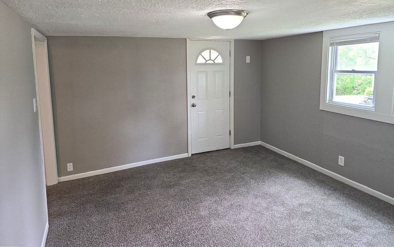 2017 Montezuma St - Photo 3 of 9